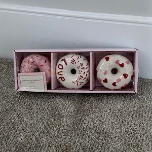 Cupcakes & Cashmere Valentine's Day Donuts NWT